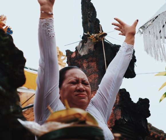 Suara di Antara Dunia